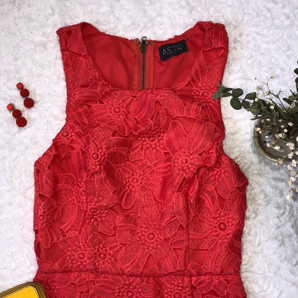 ASTR The Label Lace Coral Sleeveless Dress - Picture 4 of 15